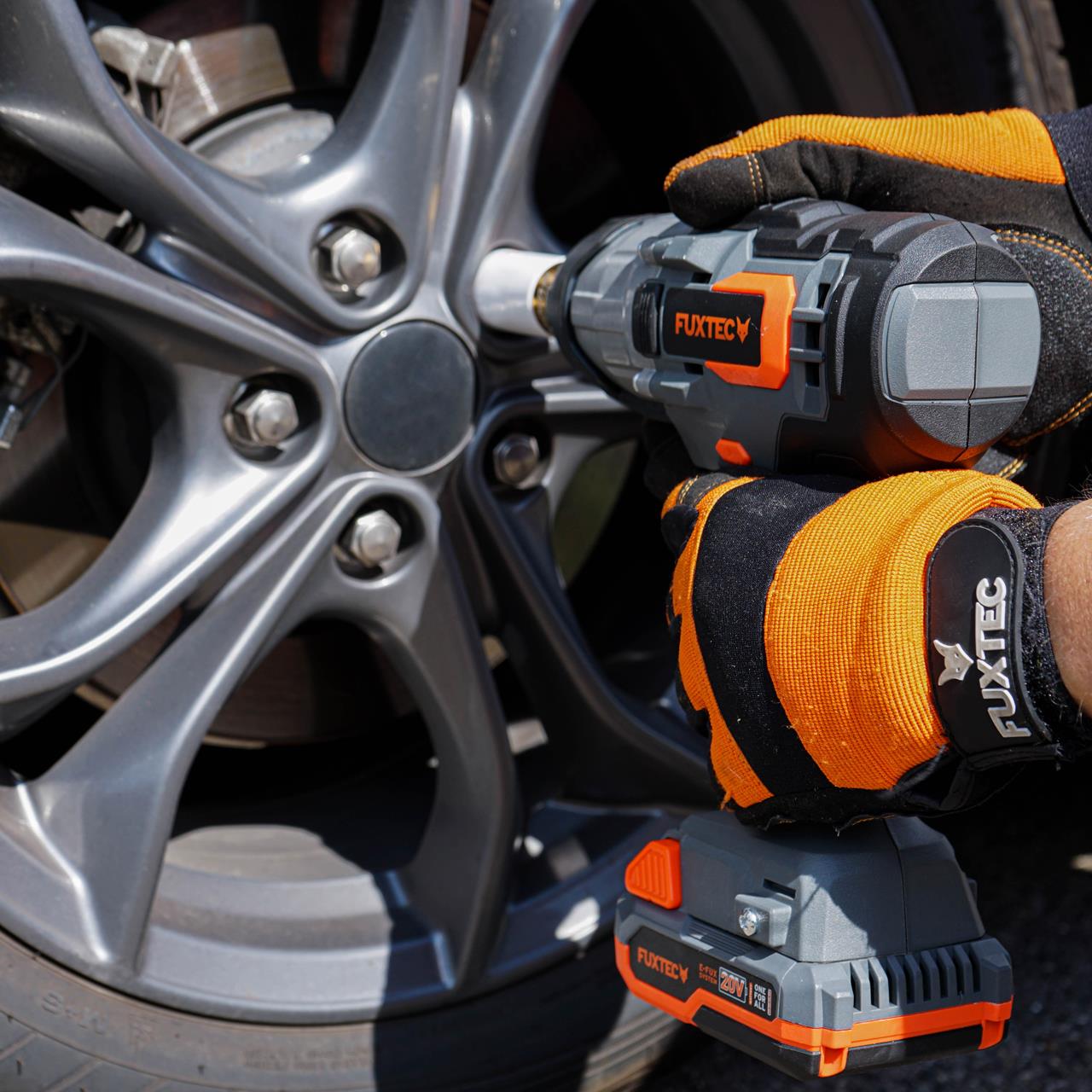 Boulonneuse à choc sans fil FUXTEC 20V FX-E1IW20 SET avec 1 x batterie 4Ah, 1 x chargeur 1A