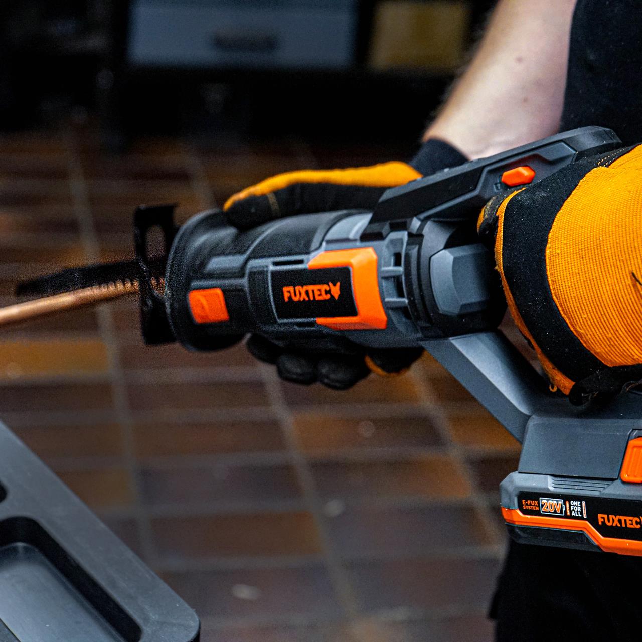 Scie sabre sans fil 20V FUXTEC FX-E1SS20 - sans batterie ni chargeur