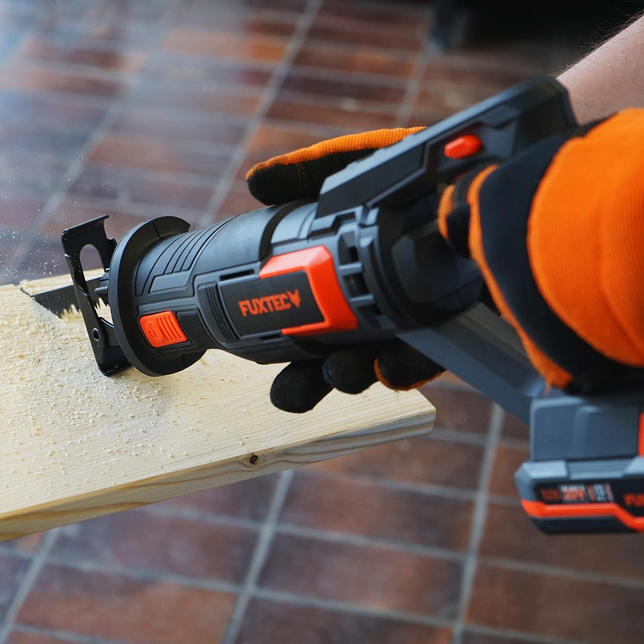 Scie sabre sans fil 20V FUXTEC FX-E1SS20 - sans batterie ni chargeur