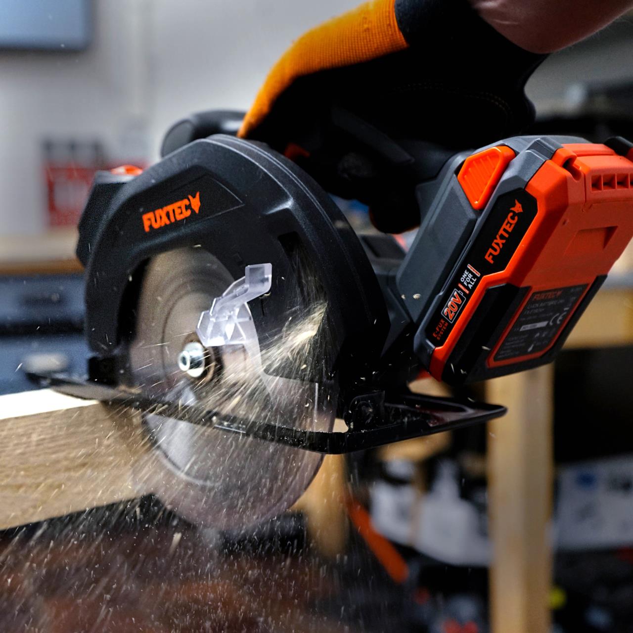 Scie circulaire portative batterie FUXTEC 20V FX-E1CS20 sans batterie ni chargeur