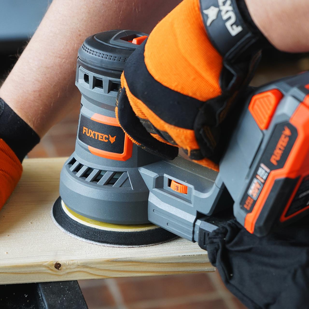 Ponceuse excentrique sans fil 20V FUXTEC FX-E1RS20 - Ø125 mm - Sans batterie ni chargeur