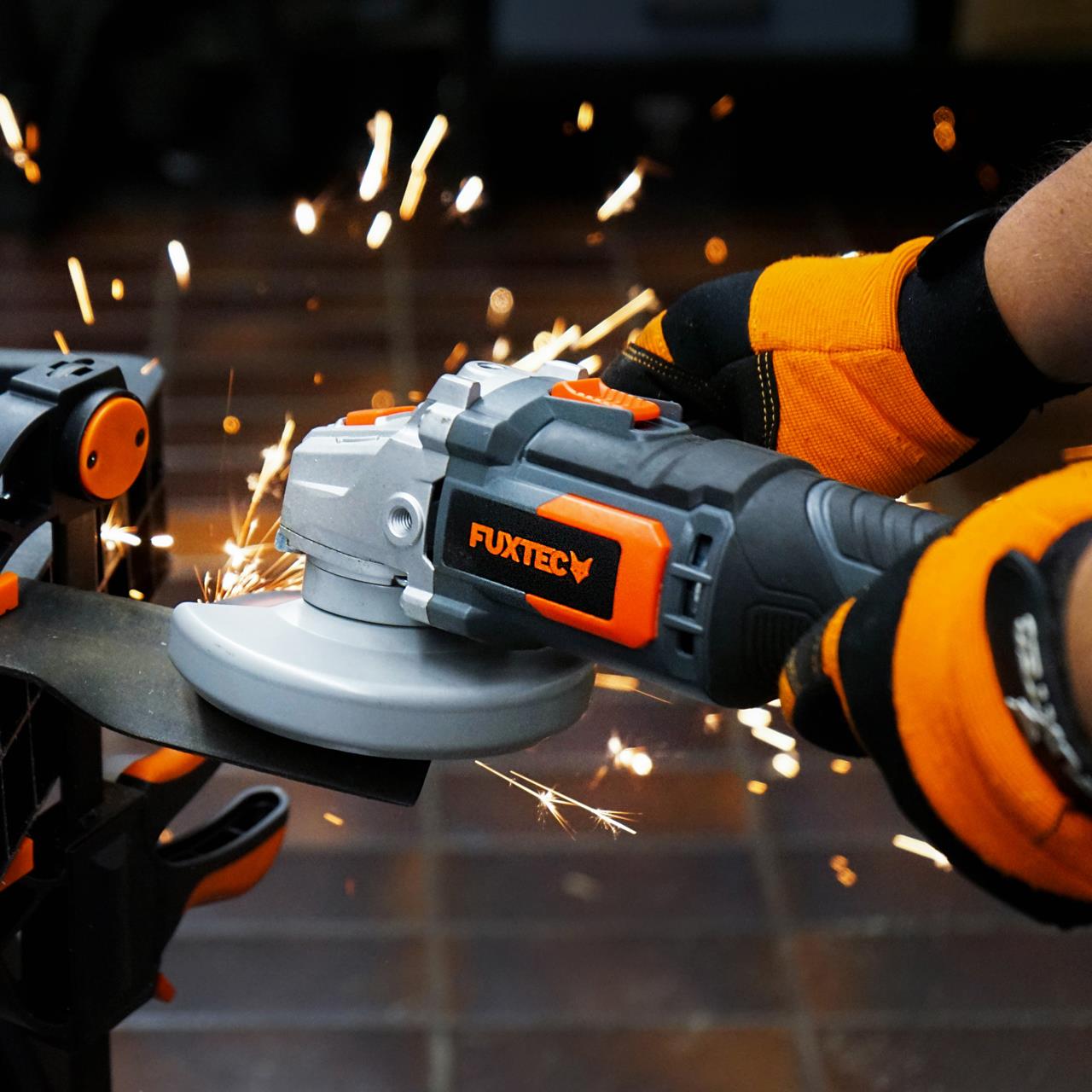 Meuleuse d'angle sans fil 20V FUXTEC FX-E1WS20 - set avec batterie 2Ah et chargeur 1A